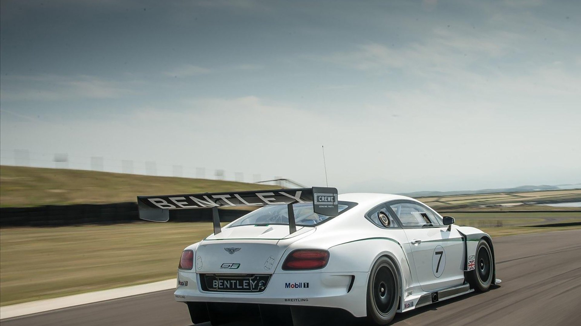 德甲新赛季商业赞助报告，德甲商业化